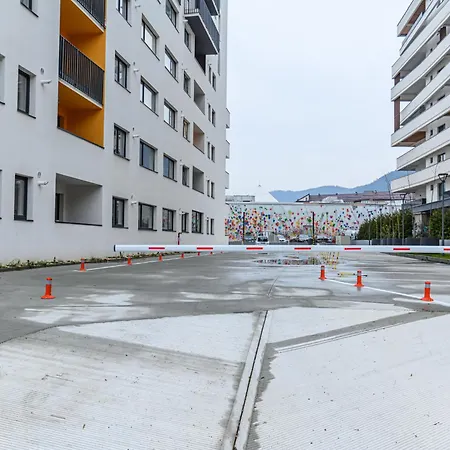 Sunny Loft & Parking 3 Daire