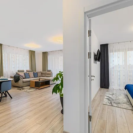 Sunny Loft & Parking 3 Daire