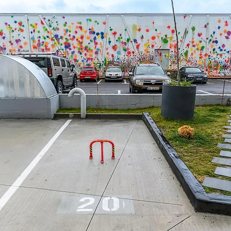 Sunny Loft & Parking 3 Apartment *